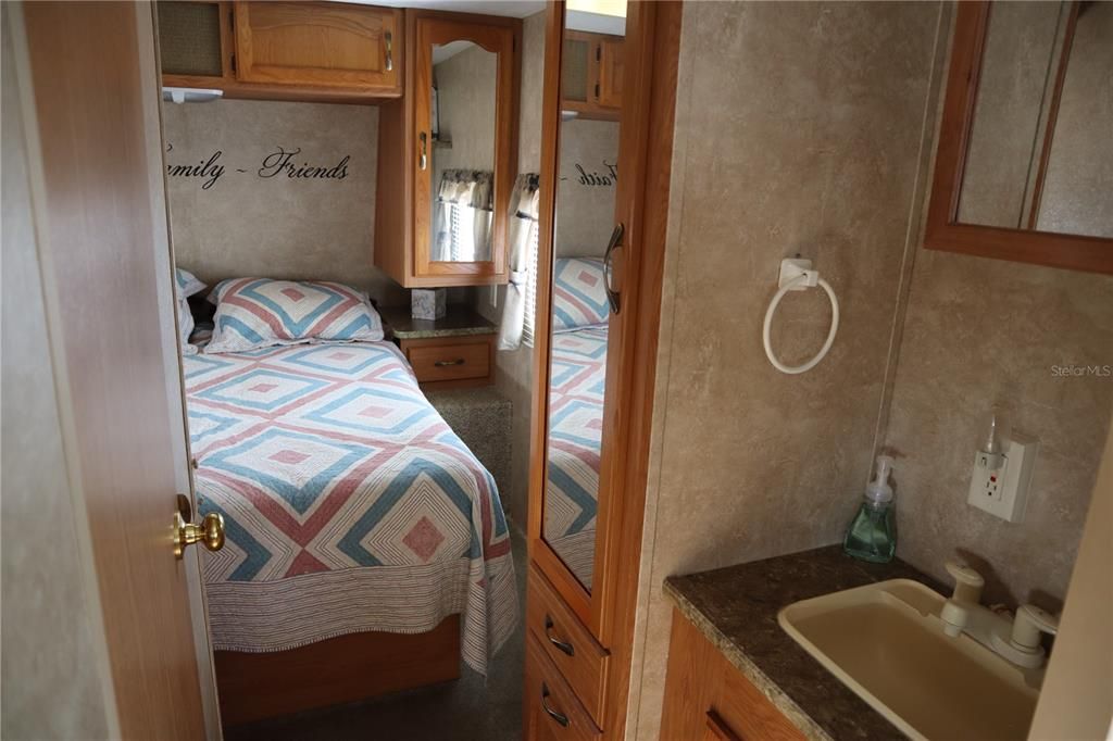 For Sale: $59,900 (1 beds, 1 baths, 280 Square Feet)
