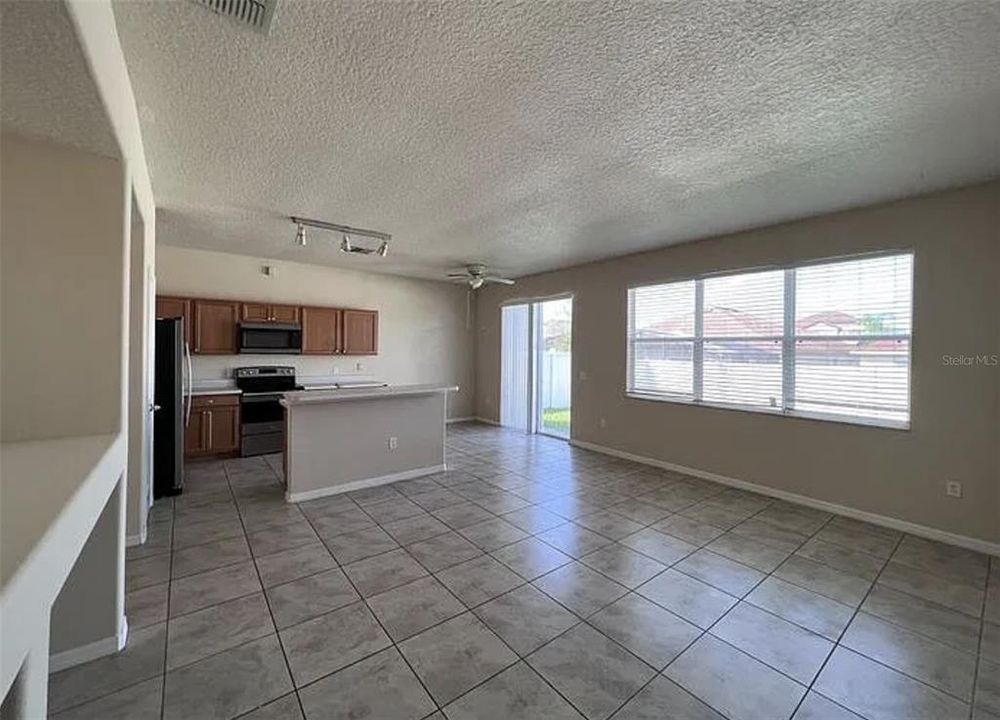 For Rent: $1,995 (4 beds, 2 baths, 1960 Square Feet)