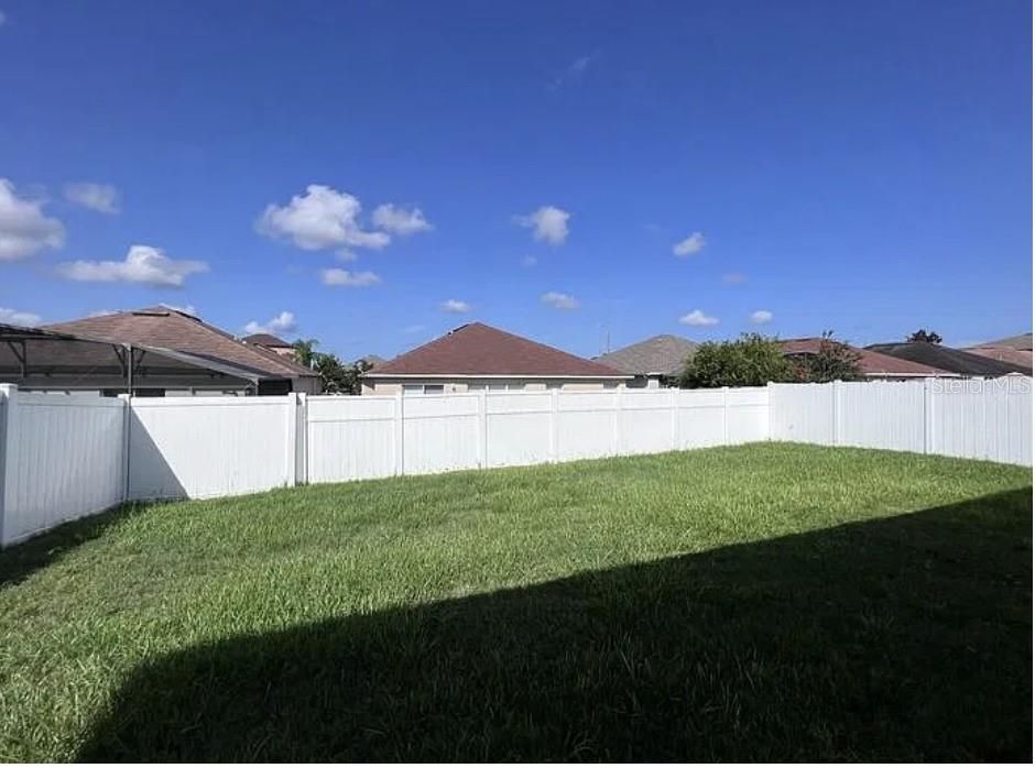 For Rent: $1,995 (4 beds, 2 baths, 1960 Square Feet)
