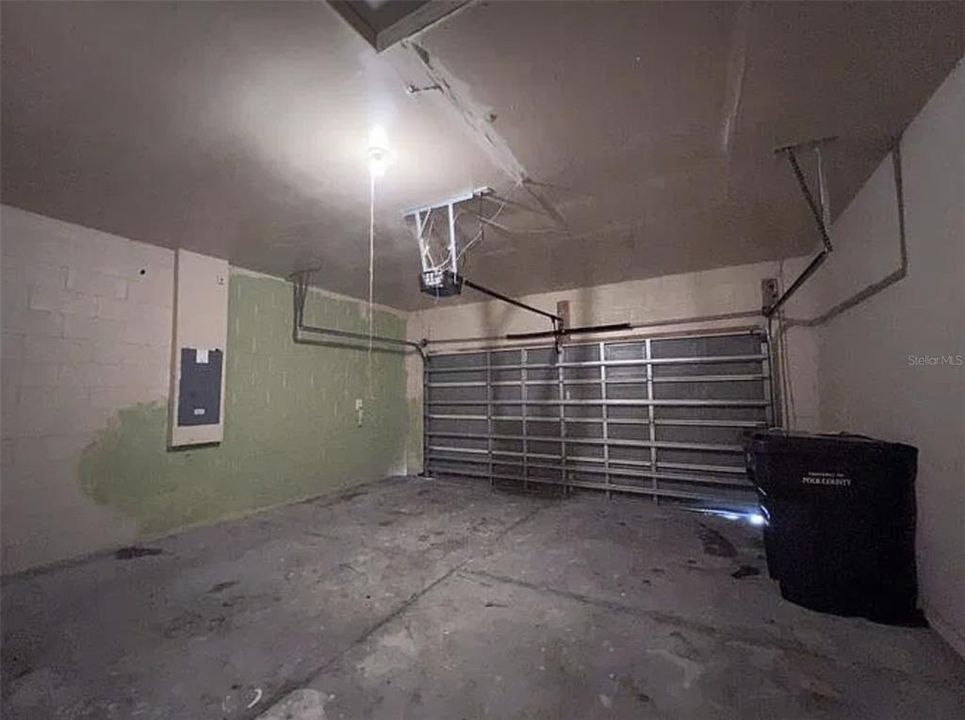 For Rent: $1,995 (4 beds, 2 baths, 1960 Square Feet)