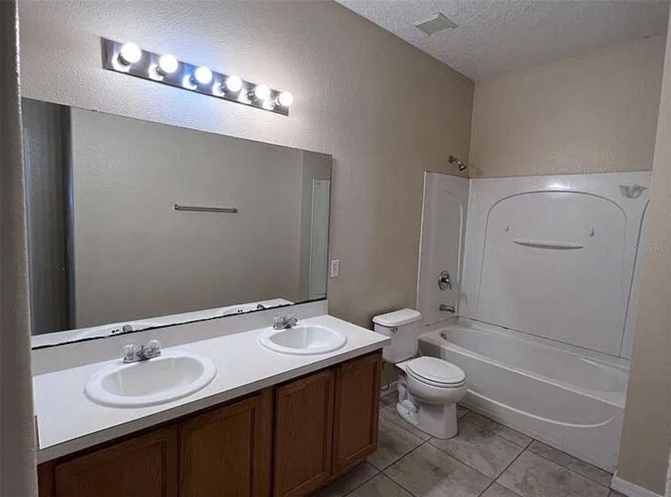 For Rent: $1,995 (4 beds, 2 baths, 1960 Square Feet)