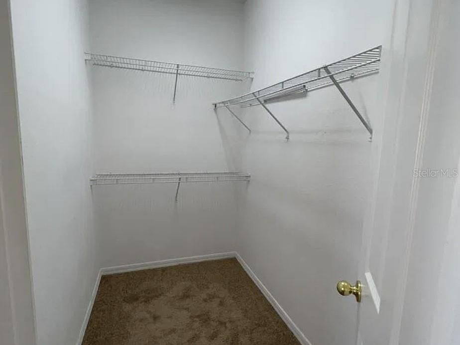 For Rent: $1,995 (4 beds, 2 baths, 1960 Square Feet)