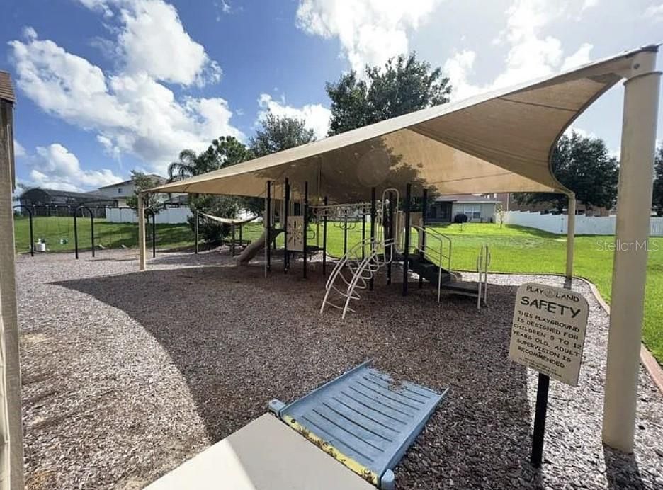 For Rent: $1,995 (4 beds, 2 baths, 1960 Square Feet)