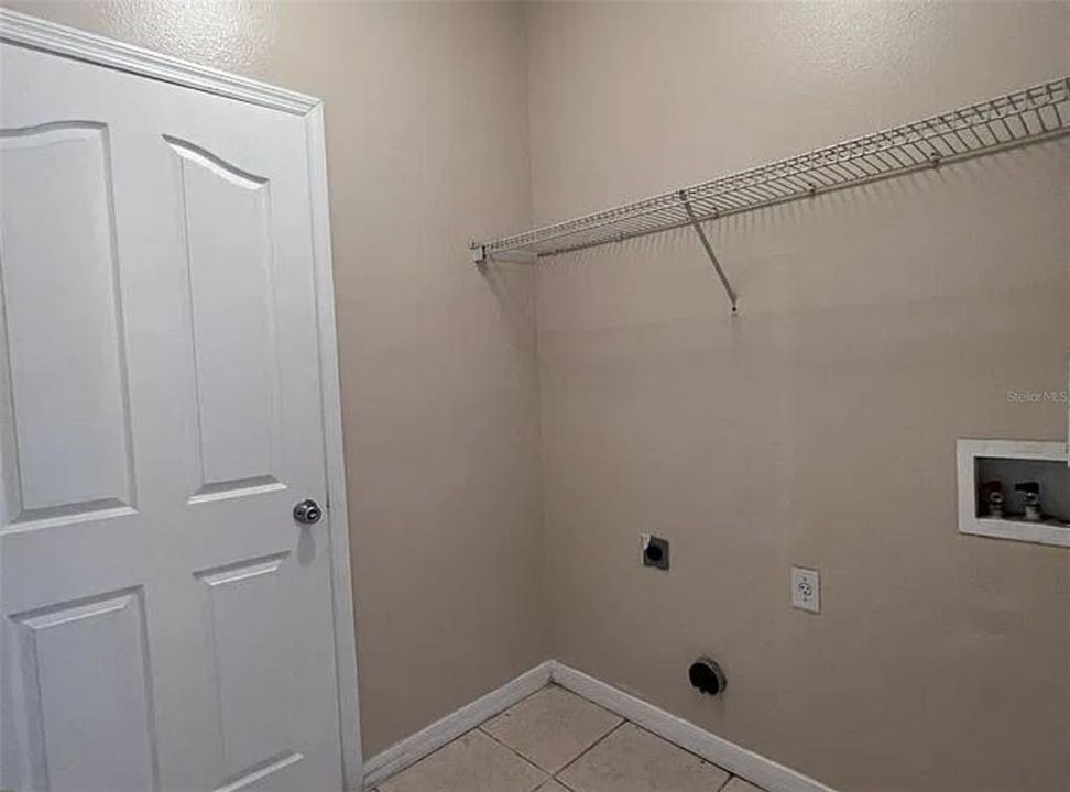 For Rent: $1,995 (4 beds, 2 baths, 1960 Square Feet)