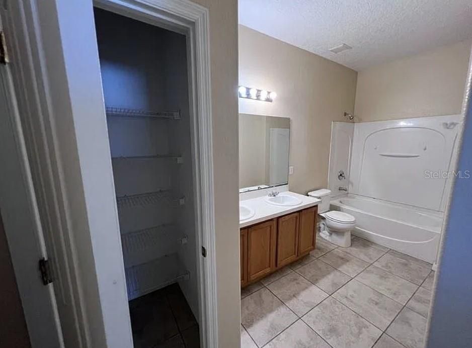 For Rent: $1,995 (4 beds, 2 baths, 1960 Square Feet)