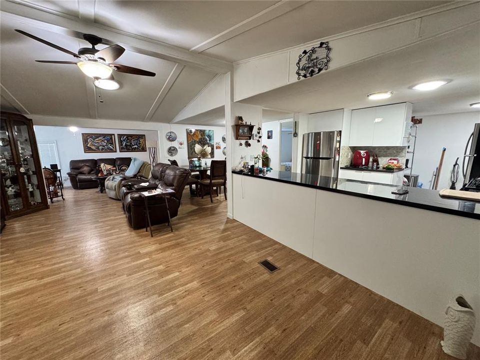 For Sale: $170,000 (2 beds, 2 baths, 1404 Square Feet)
