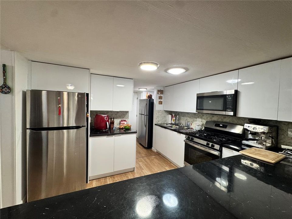 For Sale: $170,000 (2 beds, 2 baths, 1404 Square Feet)