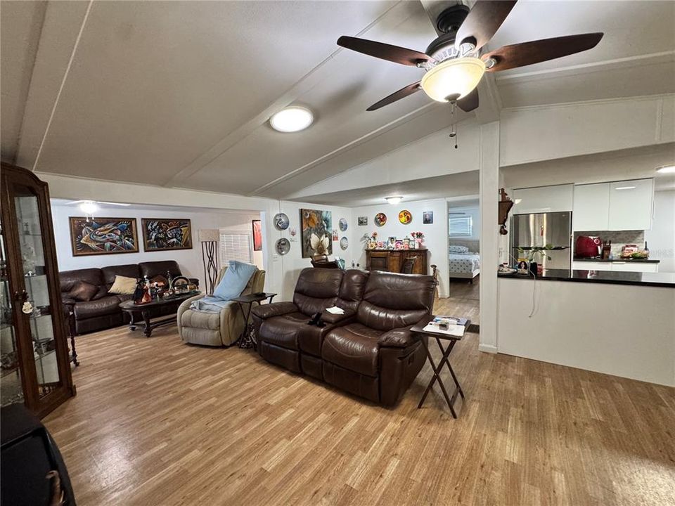 For Sale: $170,000 (2 beds, 2 baths, 1404 Square Feet)