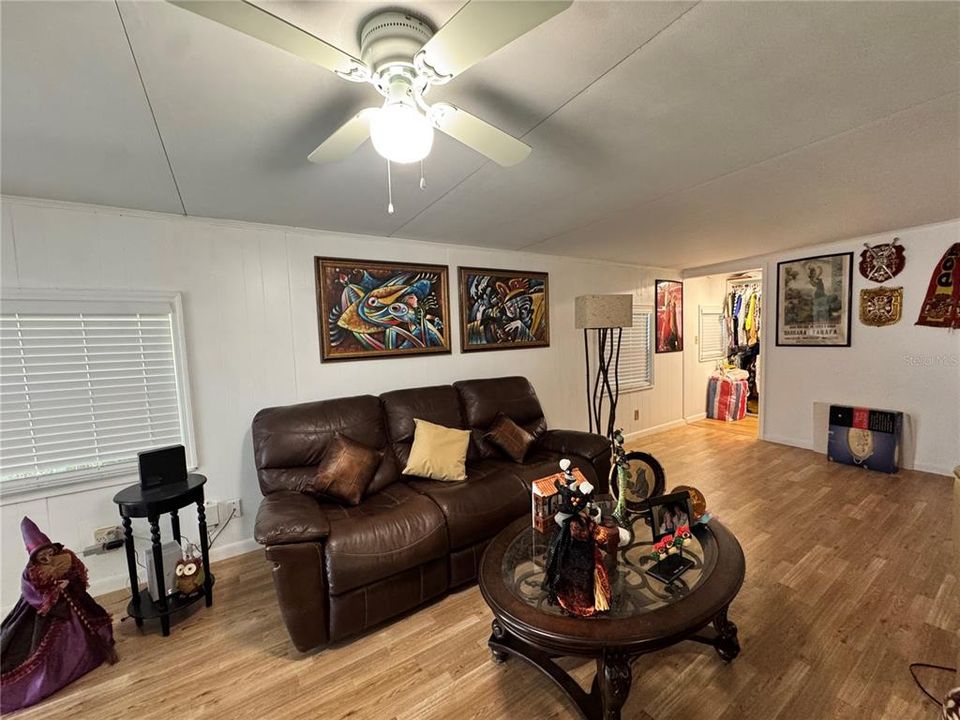 For Sale: $170,000 (2 beds, 2 baths, 1404 Square Feet)