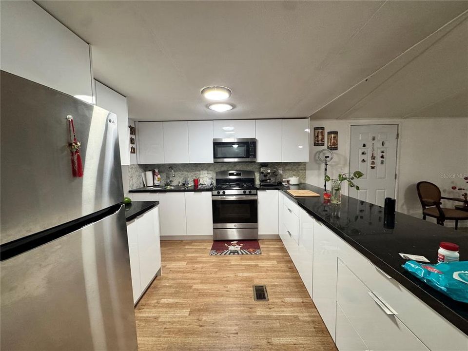 For Sale: $170,000 (2 beds, 2 baths, 1404 Square Feet)