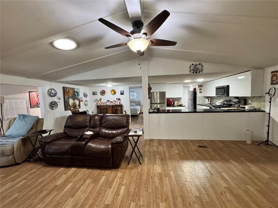 For Sale: $170,000 (2 beds, 2 baths, 1404 Square Feet)