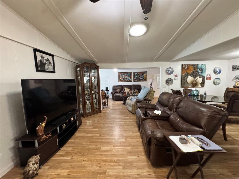 For Sale: $170,000 (2 beds, 2 baths, 1404 Square Feet)