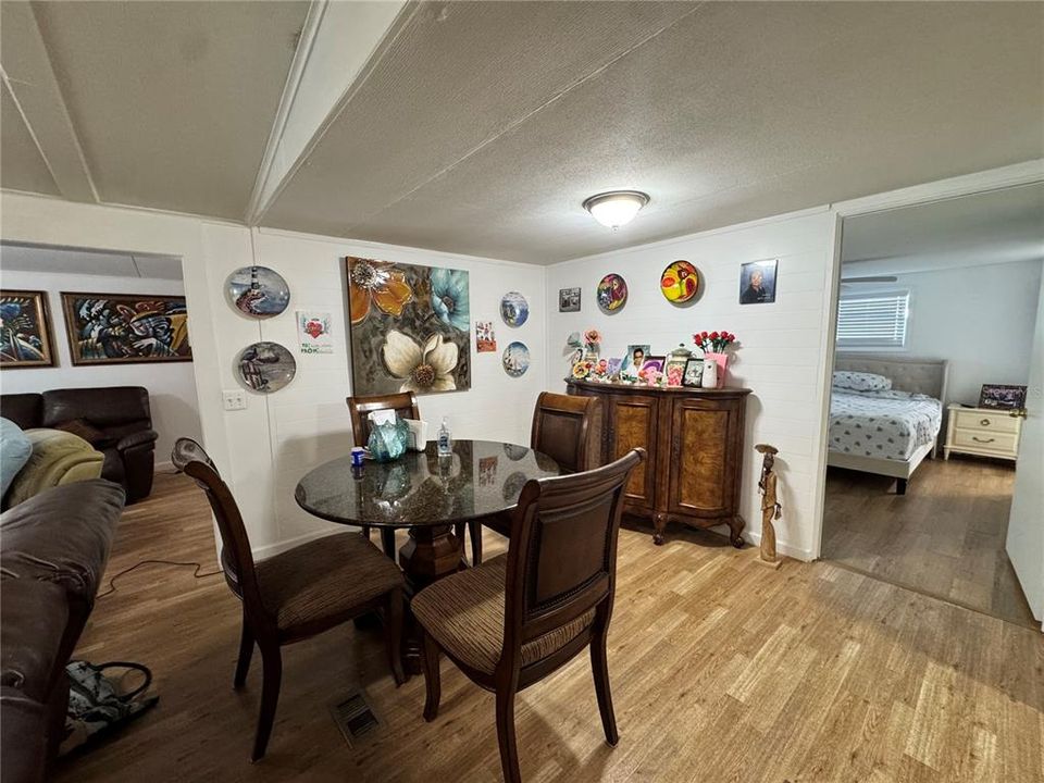 For Sale: $170,000 (2 beds, 2 baths, 1404 Square Feet)