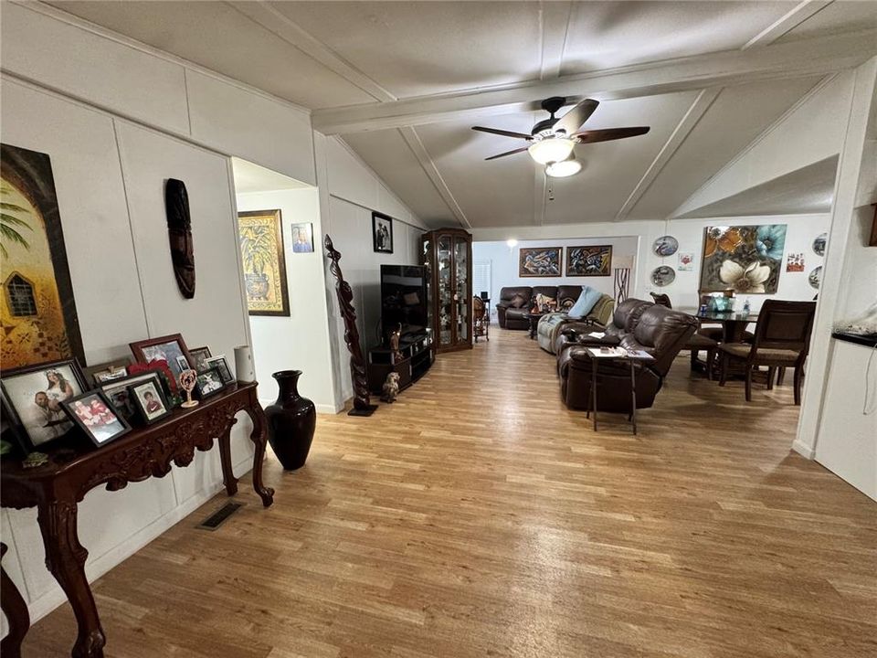 For Sale: $170,000 (2 beds, 2 baths, 1404 Square Feet)