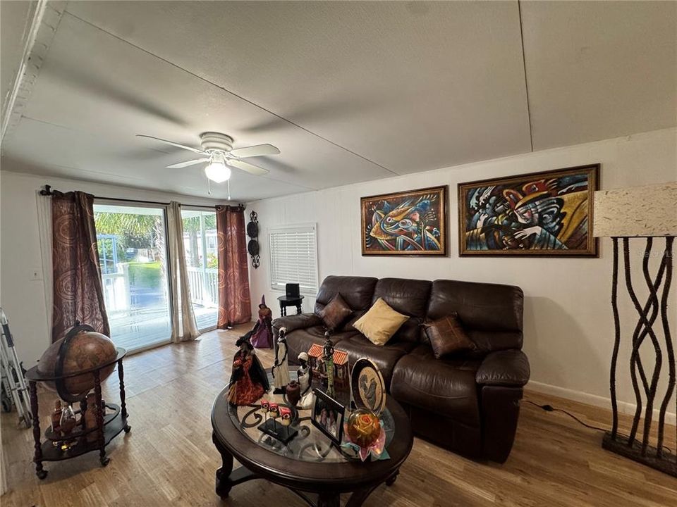 For Sale: $170,000 (2 beds, 2 baths, 1404 Square Feet)