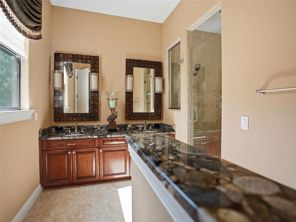 For Sale: $3,100,000 (4 beds, 4 baths, 5217 Square Feet)