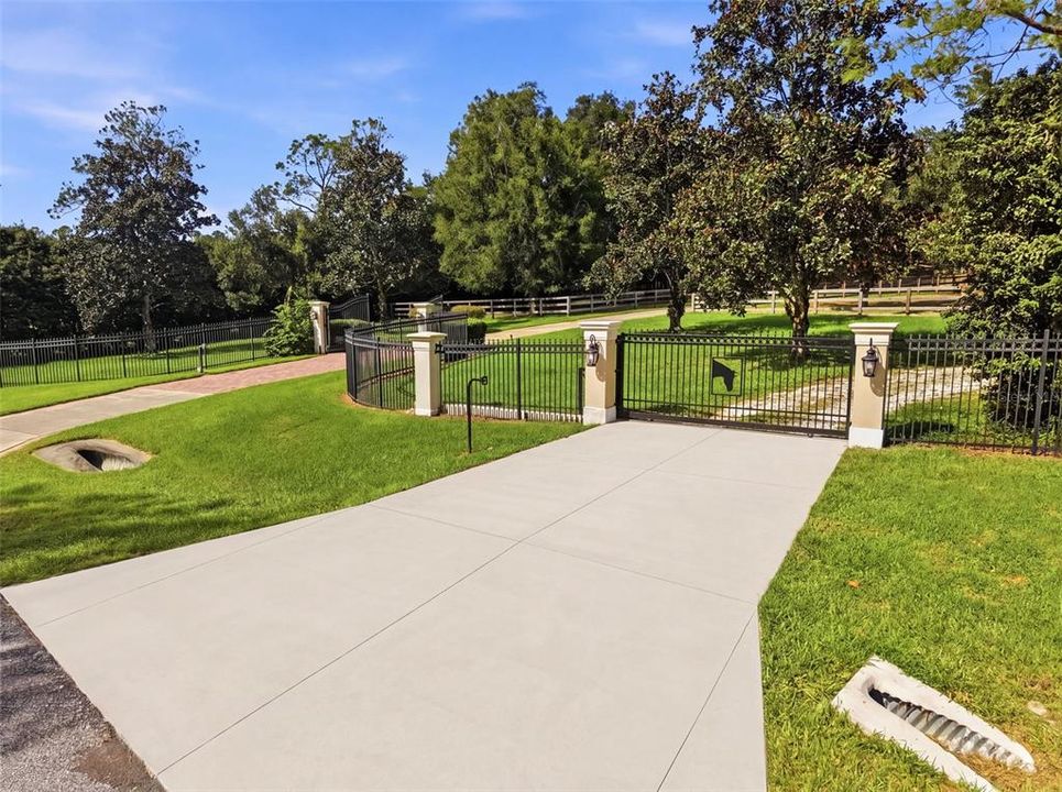 For Sale: $3,100,000 (4 beds, 4 baths, 5217 Square Feet)
