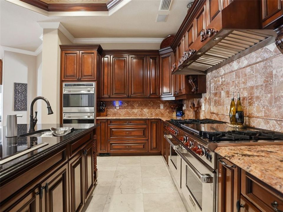 For Sale: $3,100,000 (4 beds, 4 baths, 5217 Square Feet)