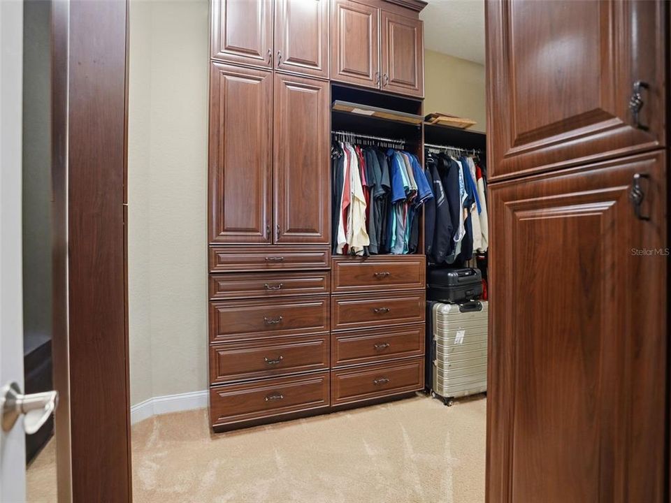 For Sale: $3,100,000 (4 beds, 4 baths, 5217 Square Feet)