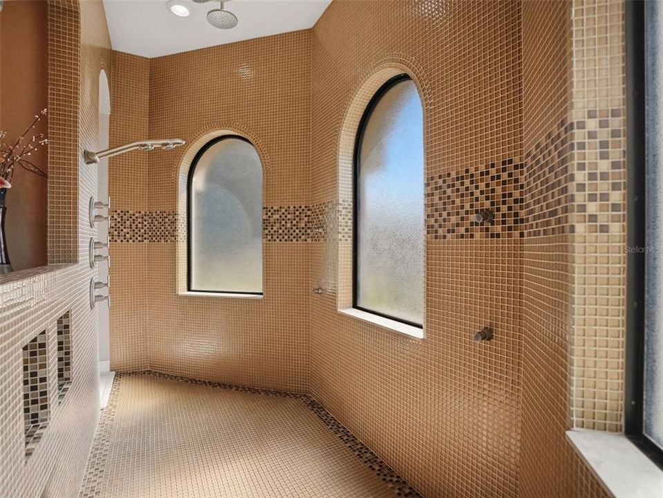 For Sale: $3,100,000 (4 beds, 4 baths, 5217 Square Feet)
