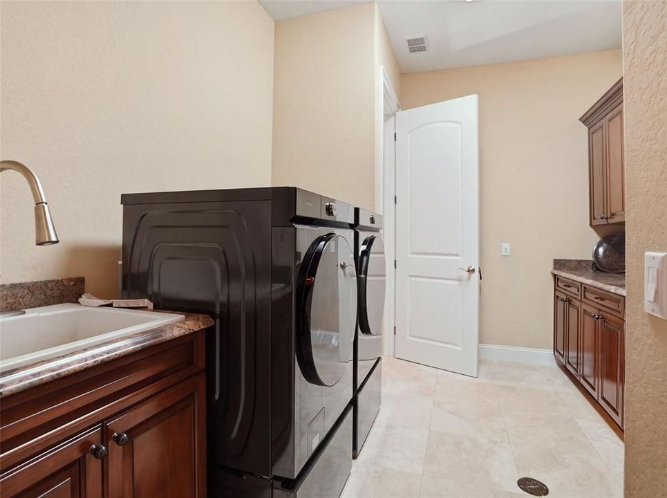 For Sale: $3,100,000 (4 beds, 4 baths, 5217 Square Feet)