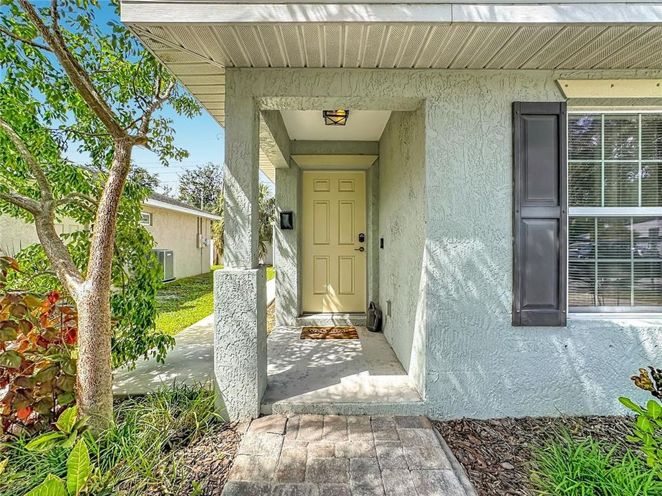 For Sale: $369,000 (2 beds, 2 baths, 1042 Square Feet)