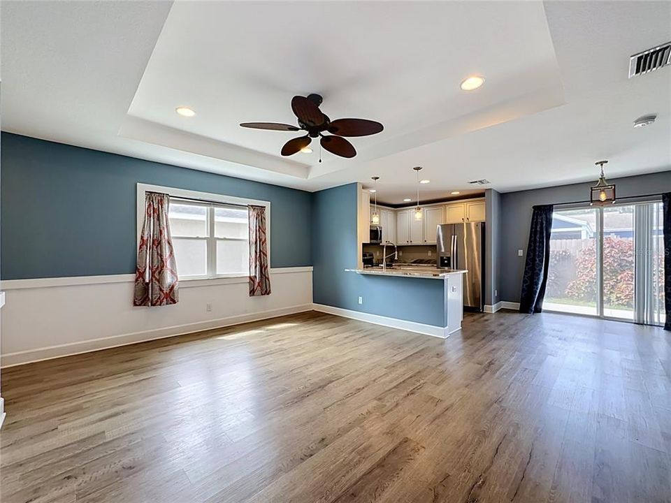 For Sale: $369,000 (2 beds, 2 baths, 1042 Square Feet)