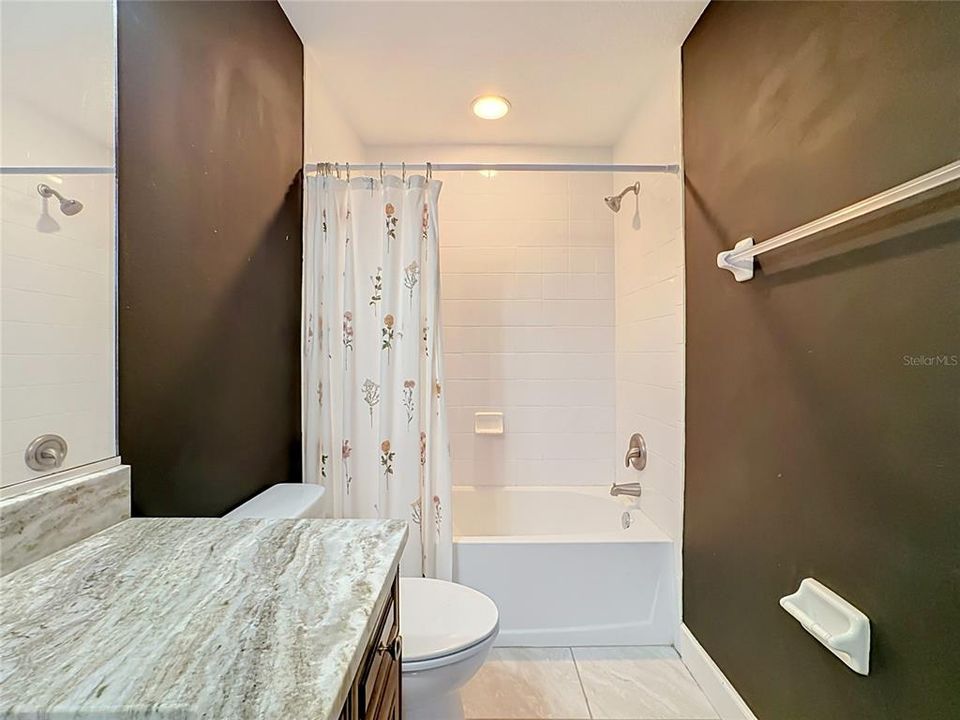For Sale: $369,000 (2 beds, 2 baths, 1042 Square Feet)