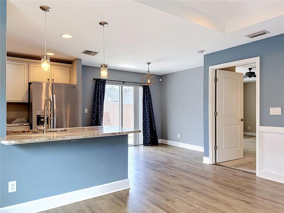 For Sale: $369,000 (2 beds, 2 baths, 1042 Square Feet)