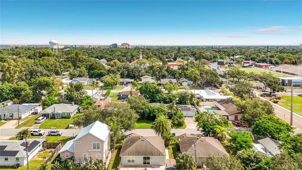 For Sale: $369,000 (2 beds, 2 baths, 1042 Square Feet)