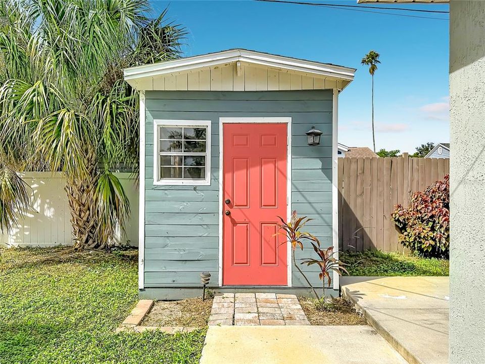 For Sale: $369,000 (2 beds, 2 baths, 1042 Square Feet)
