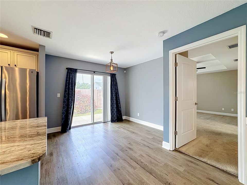 For Sale: $369,000 (2 beds, 2 baths, 1042 Square Feet)