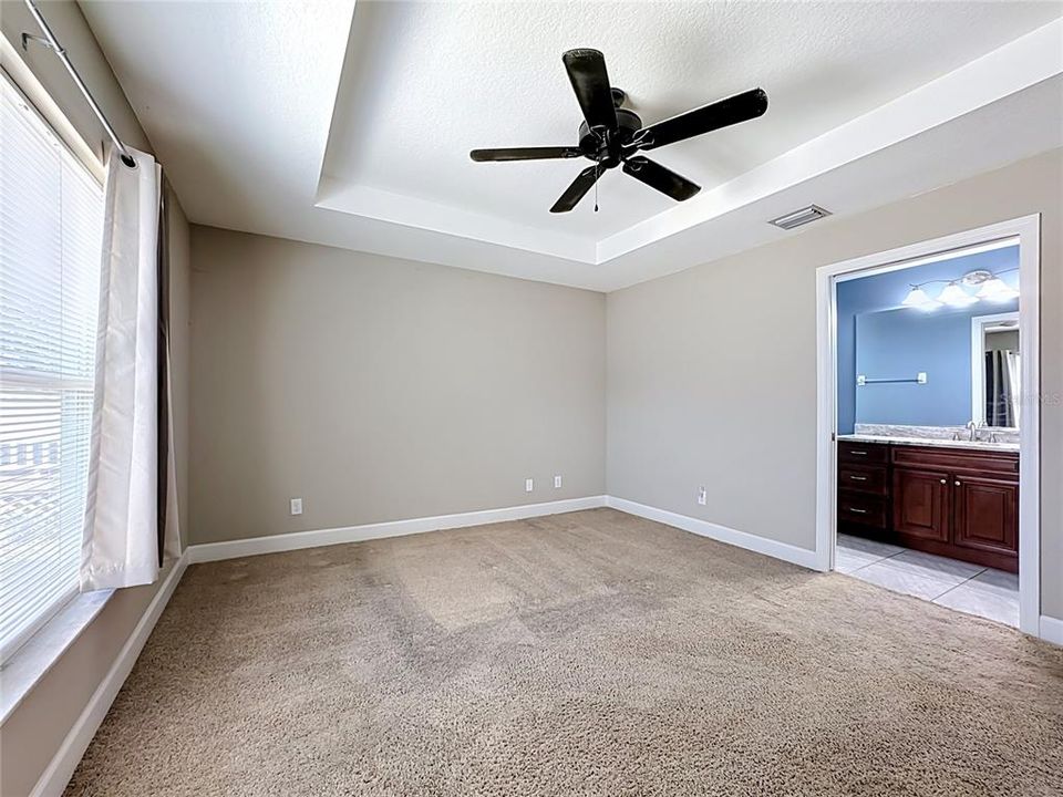 For Sale: $369,000 (2 beds, 2 baths, 1042 Square Feet)