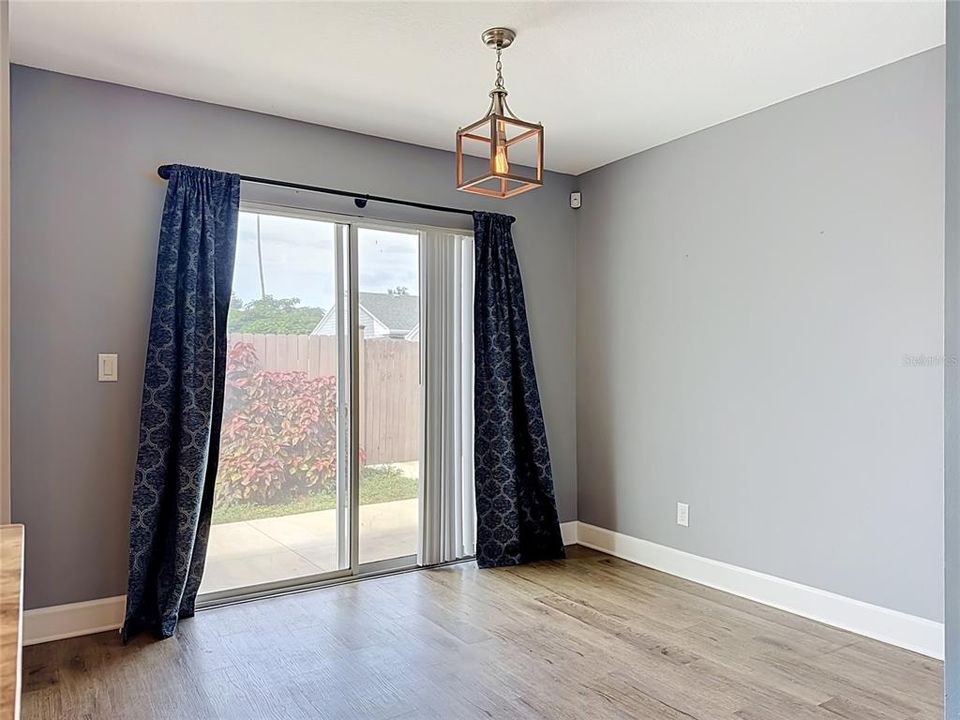 For Sale: $369,000 (2 beds, 2 baths, 1042 Square Feet)