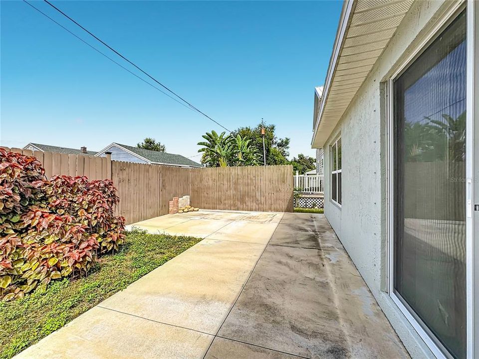 For Sale: $369,000 (2 beds, 2 baths, 1042 Square Feet)