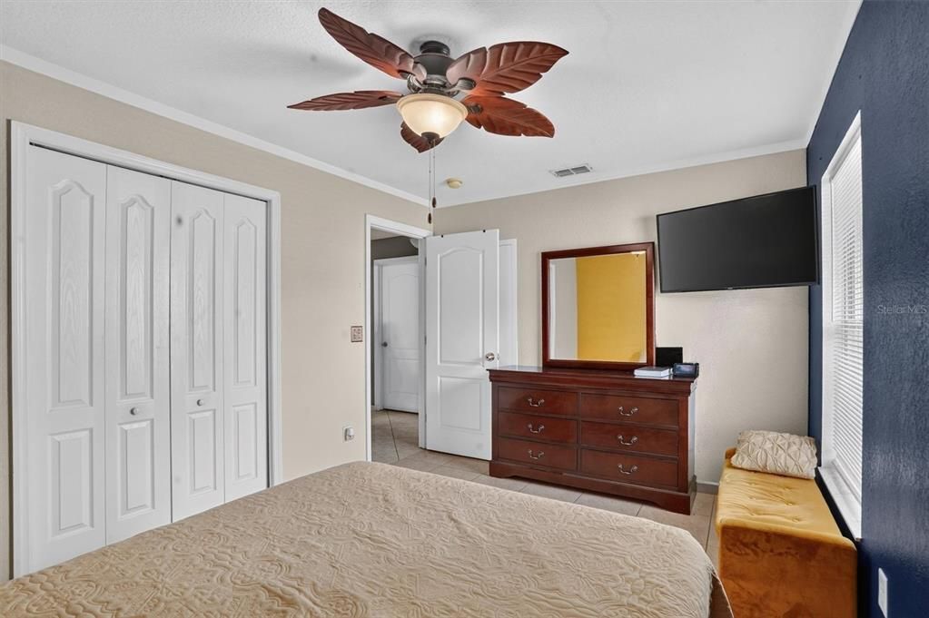 For Sale: $300,000 (3 beds, 2 baths, 1888 Square Feet)