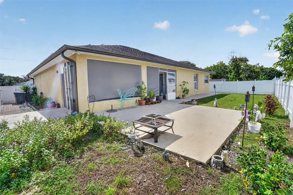 For Sale: $300,000 (3 beds, 2 baths, 1888 Square Feet)