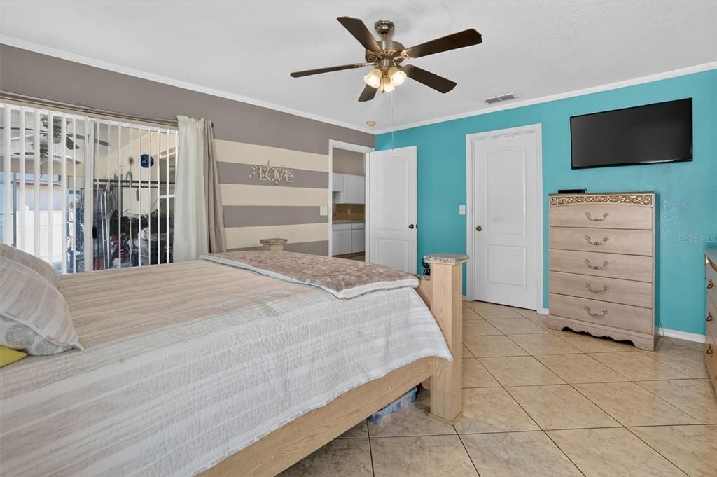 For Sale: $300,000 (3 beds, 2 baths, 1888 Square Feet)