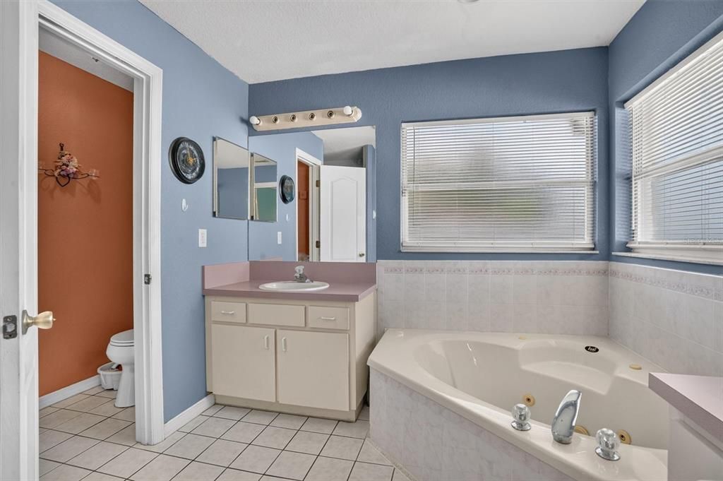 For Sale: $300,000 (3 beds, 2 baths, 1888 Square Feet)