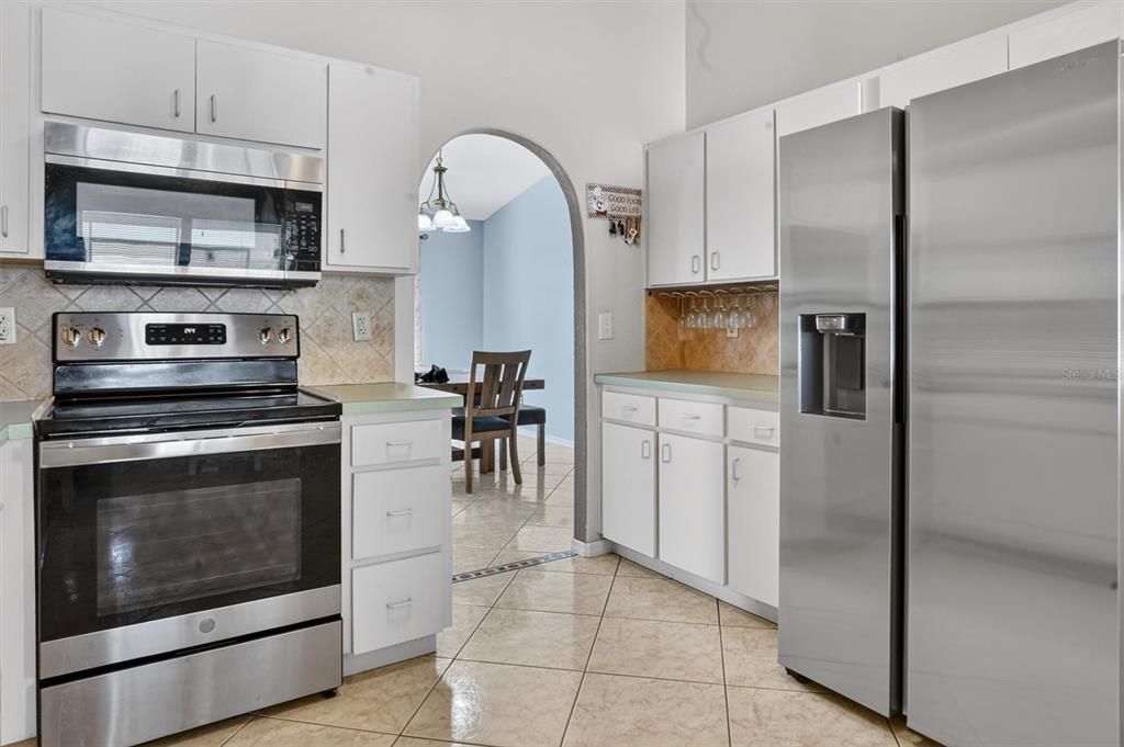 For Sale: $300,000 (3 beds, 2 baths, 1888 Square Feet)