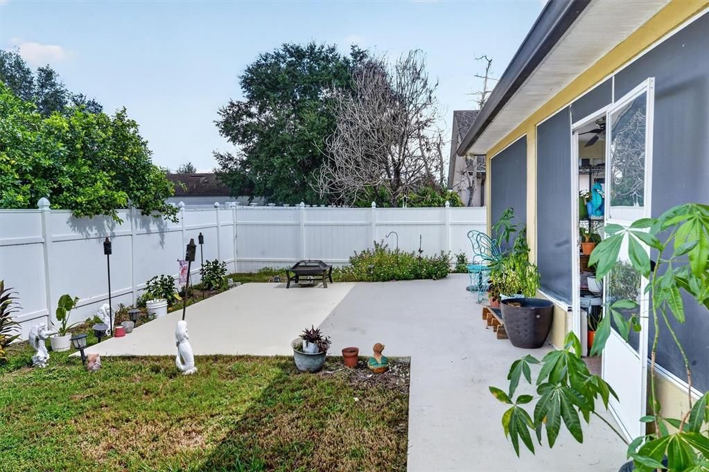 For Sale: $300,000 (3 beds, 2 baths, 1888 Square Feet)