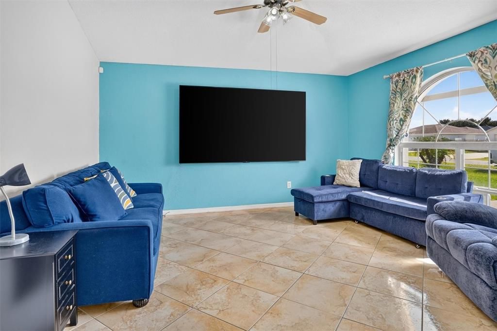 For Sale: $300,000 (3 beds, 2 baths, 1888 Square Feet)
