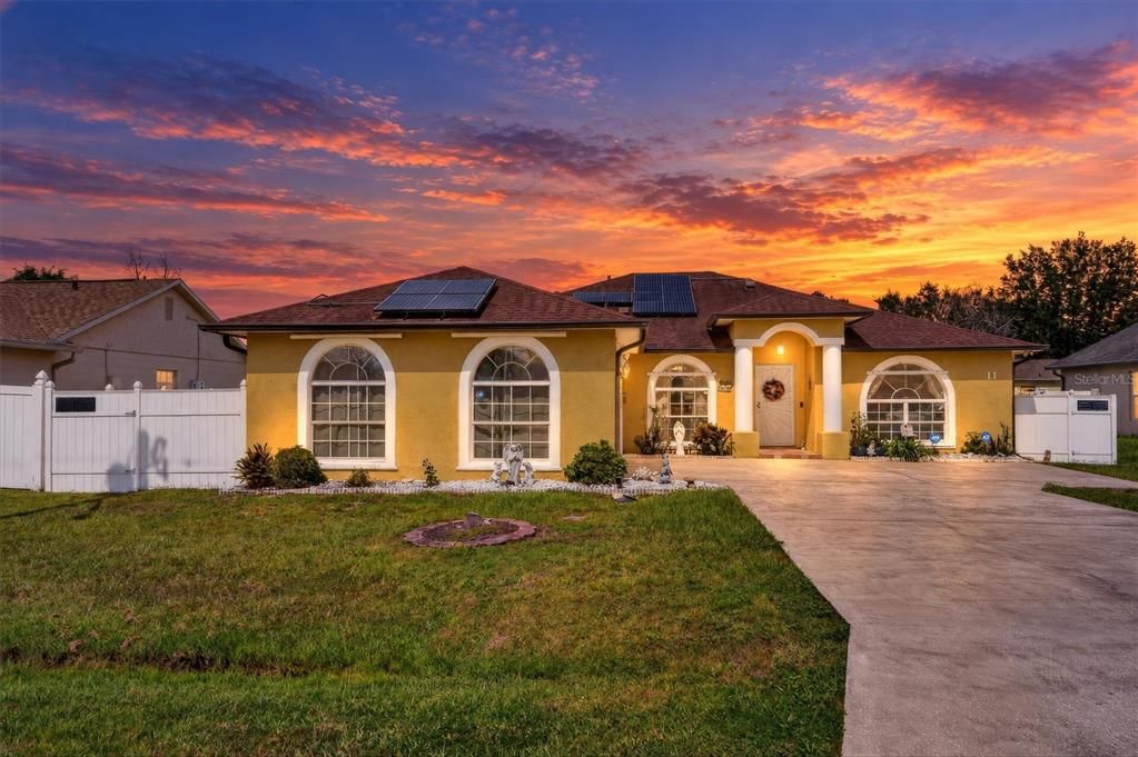 For Sale: $300,000 (3 beds, 2 baths, 1888 Square Feet)