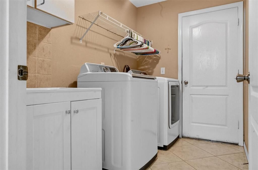 For Sale: $300,000 (3 beds, 2 baths, 1888 Square Feet)