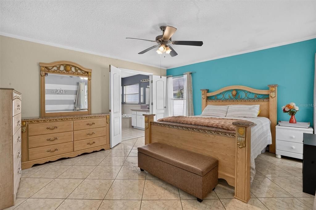 For Sale: $300,000 (3 beds, 2 baths, 1888 Square Feet)