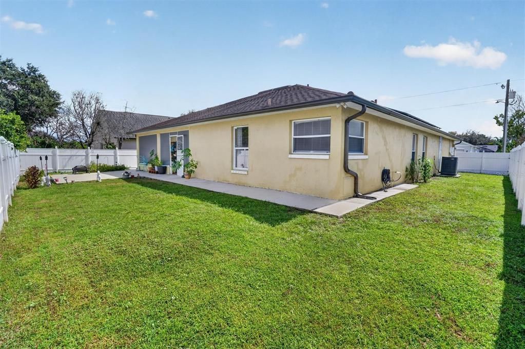 For Sale: $300,000 (3 beds, 2 baths, 1888 Square Feet)
