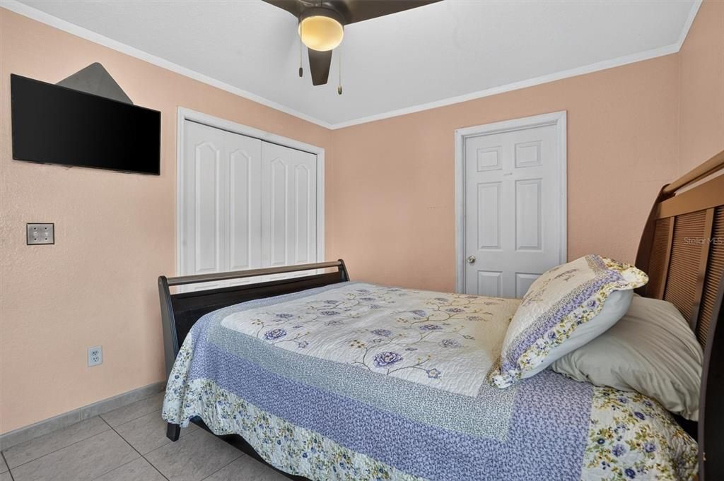 For Sale: $300,000 (3 beds, 2 baths, 1888 Square Feet)