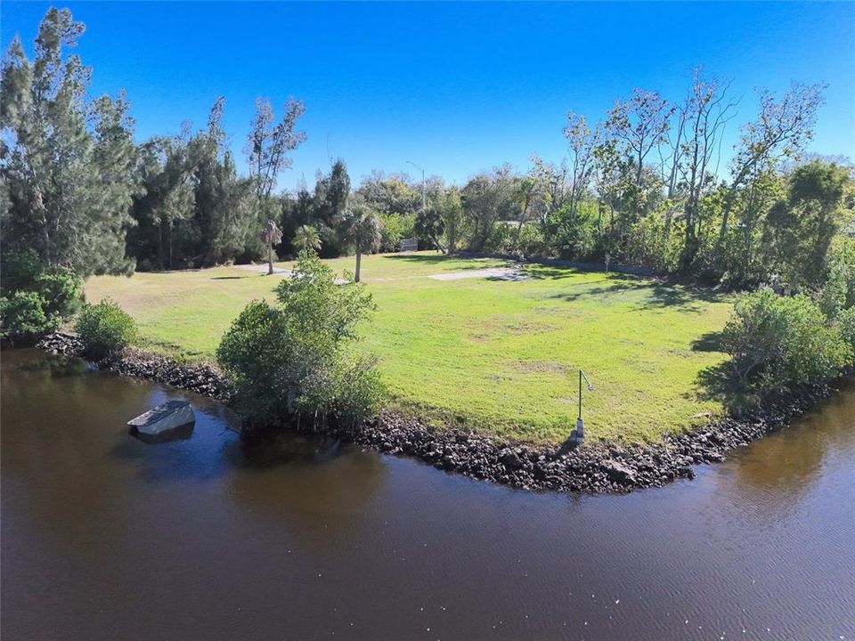 На продажу: $259,000 (0.96 acres)