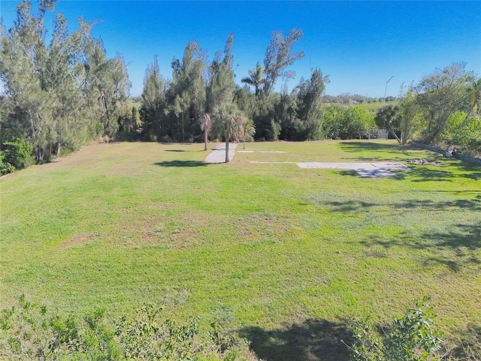 На продажу: $259,000 (0.96 acres)
