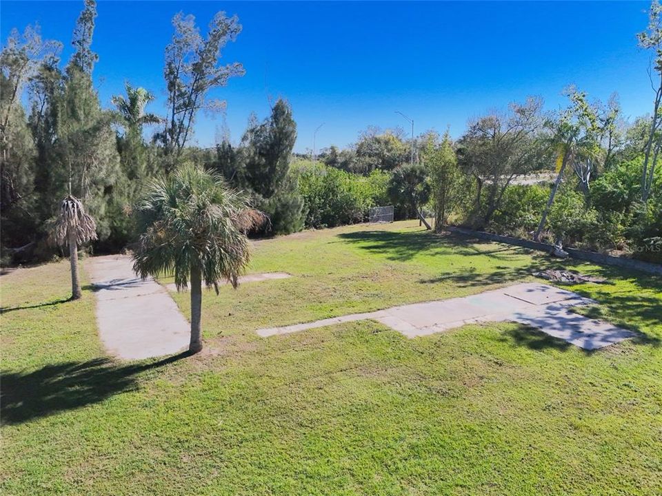 На продажу: $259,000 (0.96 acres)